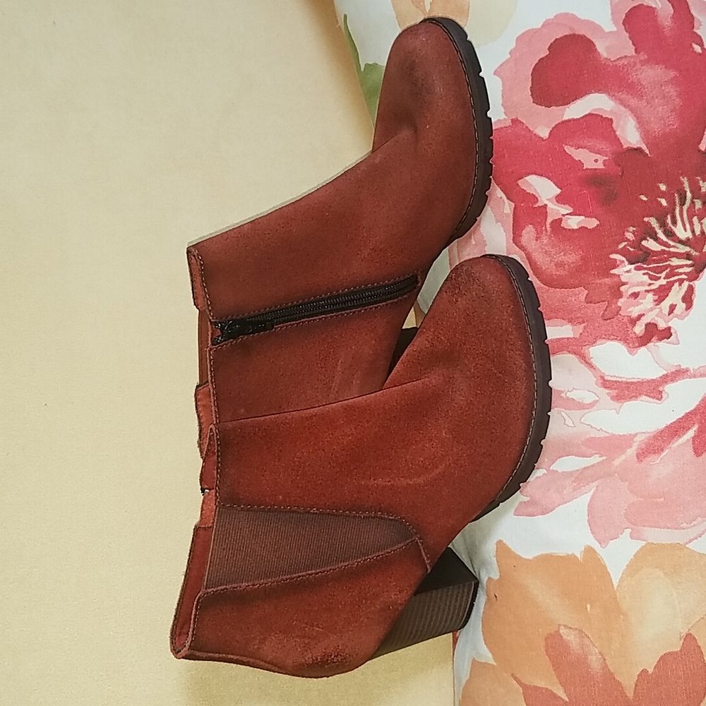 Clarkes Rust suede boots, size 7.
